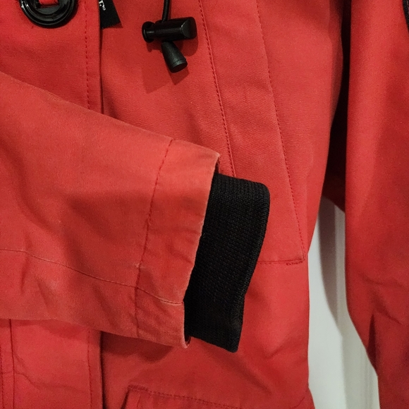 Canada Goose Parka with fur hood - Picture 8 of 8